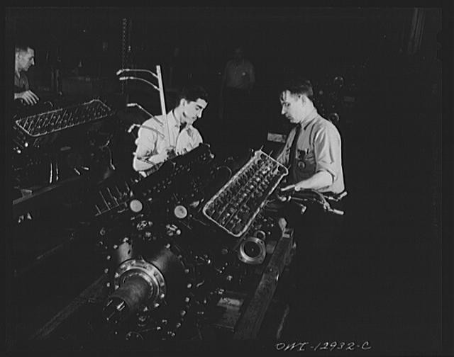 Photo:Detroit Michigan 1919 Packard Rolls Royce Engine Assembly Workers
