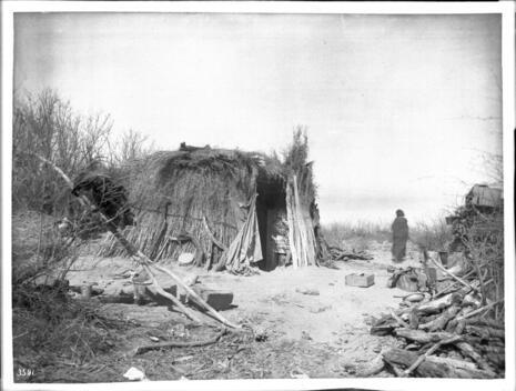 Apache Indian Stands Near A Kan Or Brush House Palomas Indian Rese - Old Photo