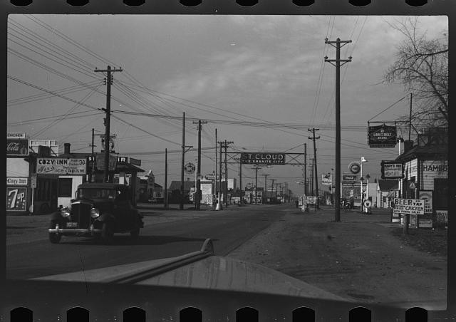 Photo:St Cloud Minnesota 1930s Main Street entrance sign vintage cars