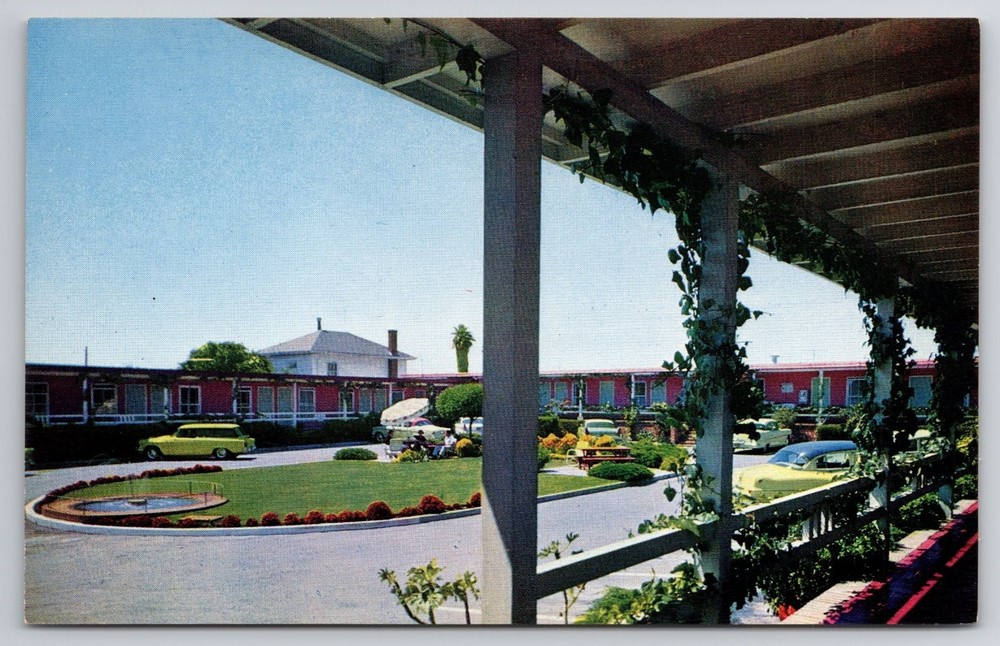 California Motel Berkeley CA 1950s Spectra Color Postcard AAA Vintage Cars