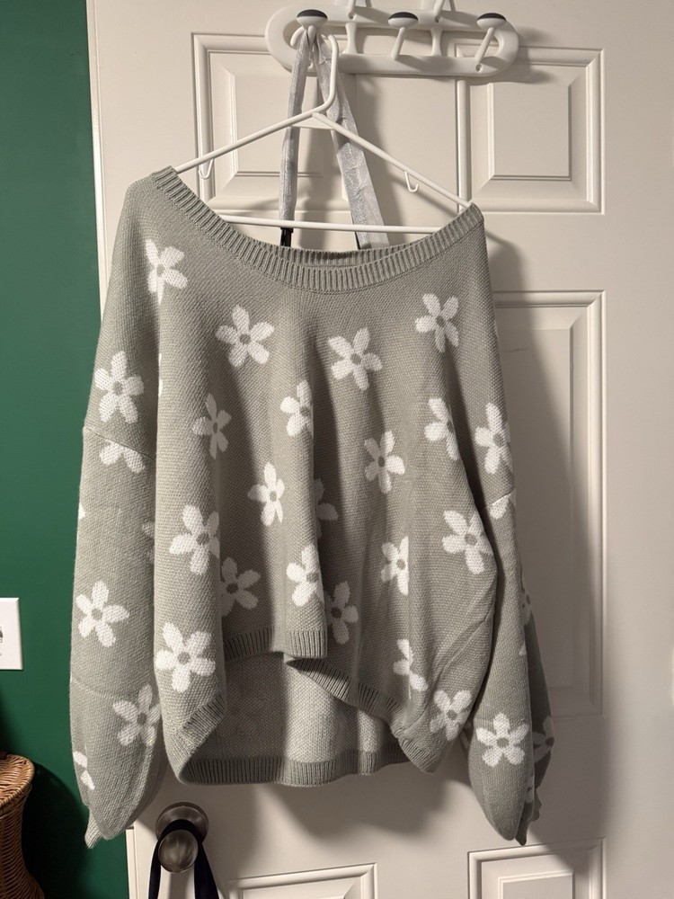 Altar'd State Women's M Green/White Oversized & Off-Shoulder Sweater
