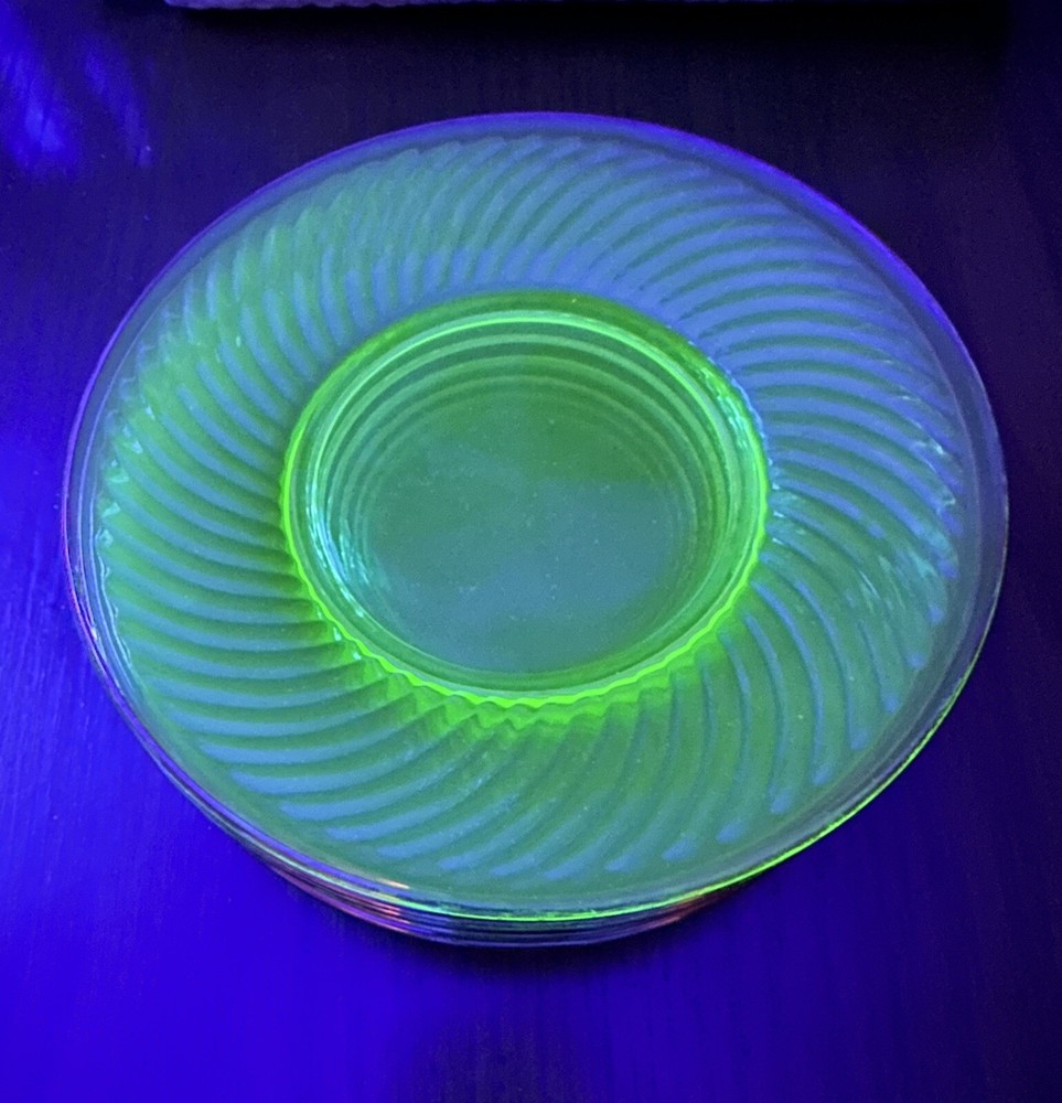 Vintage Depression Uranium Glass Lunch Plate Spiral Green 8