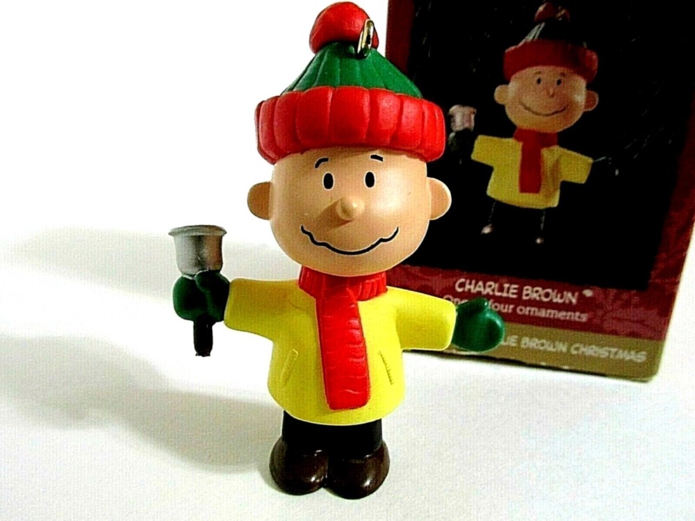 SNOOPY PEANUTS CHARLIE BROWN HALLMARK CHRISTMAS ORNAMENT FIGURE FIGURINE 1995