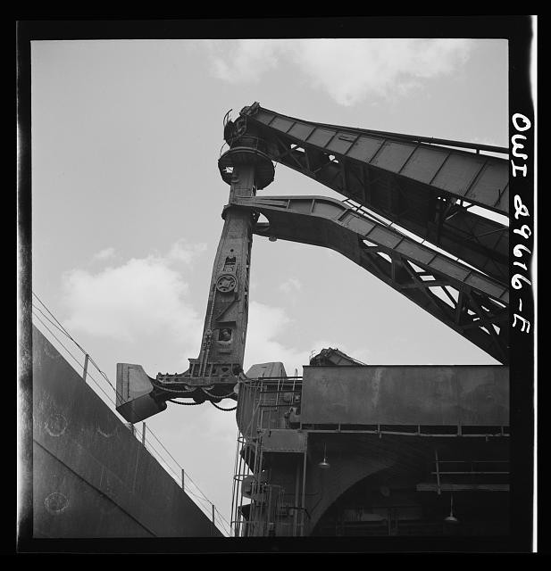 Photo:Cleveland Ohio 1943 Hulett Unloader Unloading Iron Ore at PRR Docks