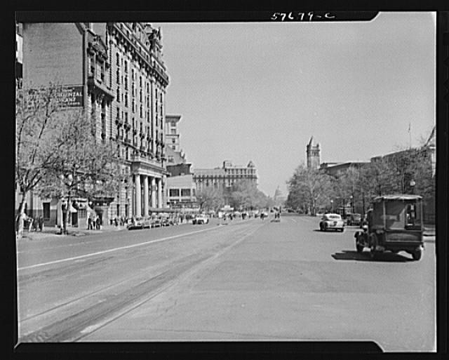Photo:Washington DC Pennsylvania Avenue 1930s street scene automobiles