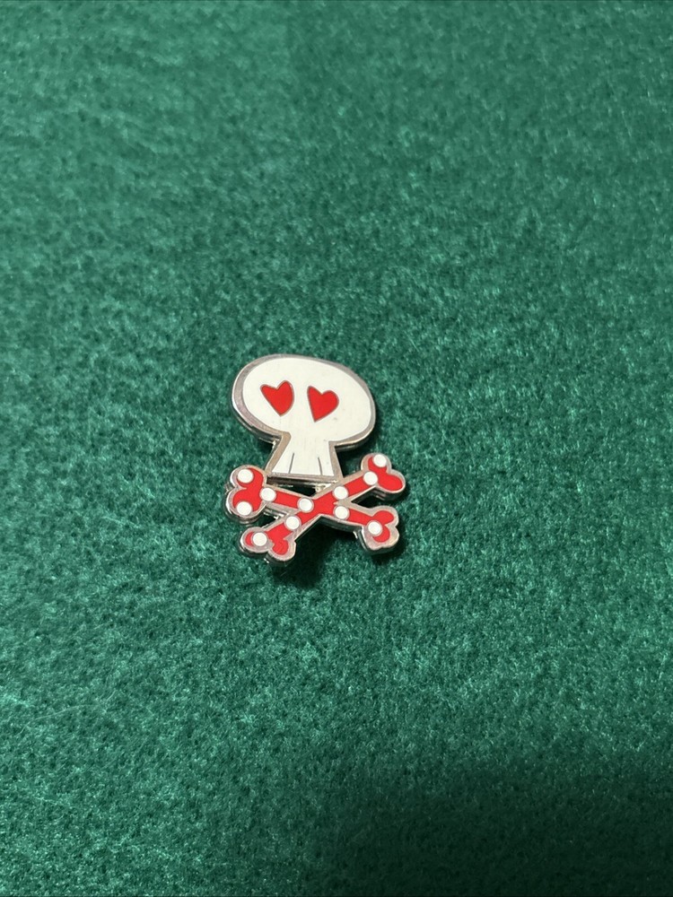 Disney 2014 Heart Skull Enamel Pin Limited Edition