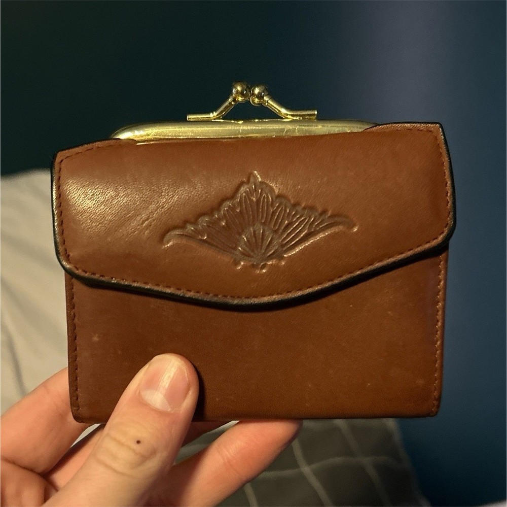 Buxton Brown Kisslock Embossed Folding Women's Wallet with Coin Holder