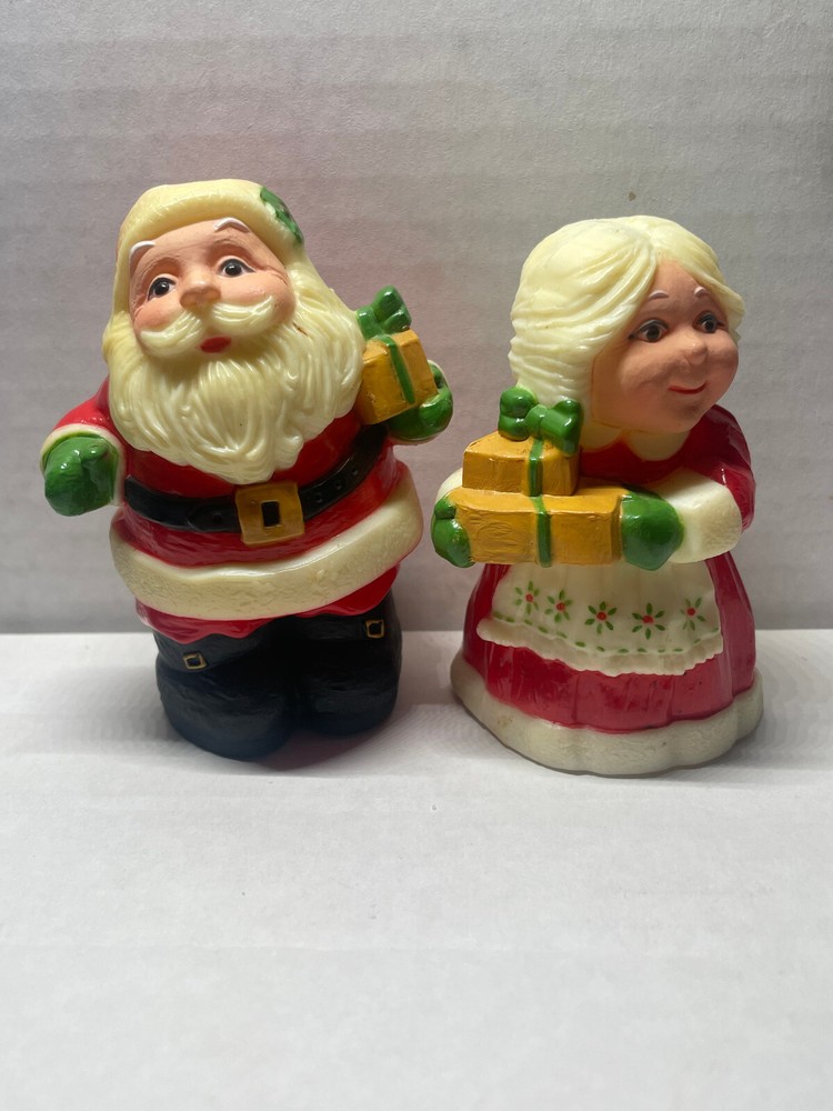 Vintage Hallmark Cards Mr & Mrs Santa Claus Christmas Salt & Pepper Shakers Set