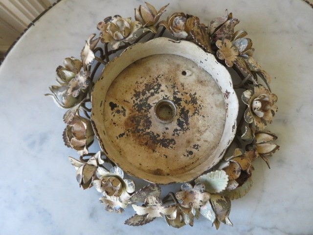 GORGEOUS Vintage Italian METAL Tole Circle Wreath Holder of Creamy White FLOWERS