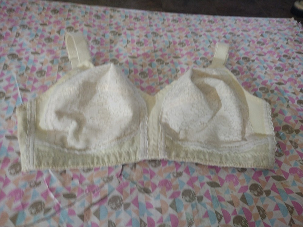 Women's Pretty Bra Size 34C Wire Free.