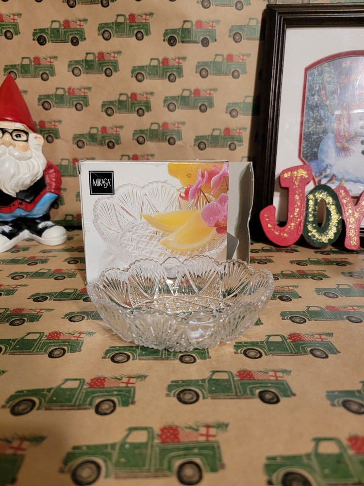 Mikasa Georgetown Clear Crystal 5 1/2 ” Oval Bowl WY196/257 Christmas