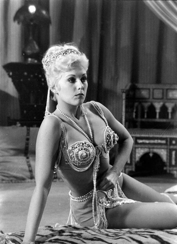 Kim Novak Sitting On The Floor 4x6 Picture Celebrity Print