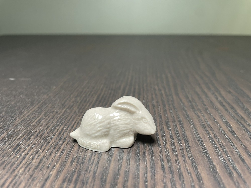 Wade Whimsies England Red Rose Tea Pet Shop Series White Rabbit Figurine