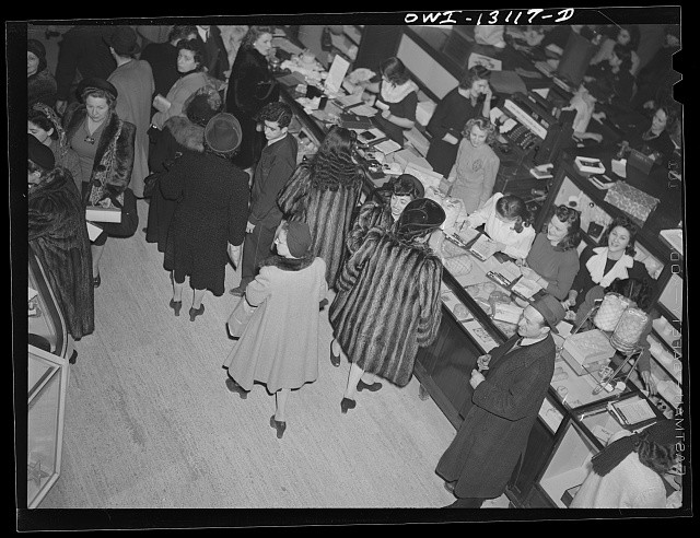 Photo:New York NY Macy's Dept Store Christmas Shopping 1942 Crowd Lines