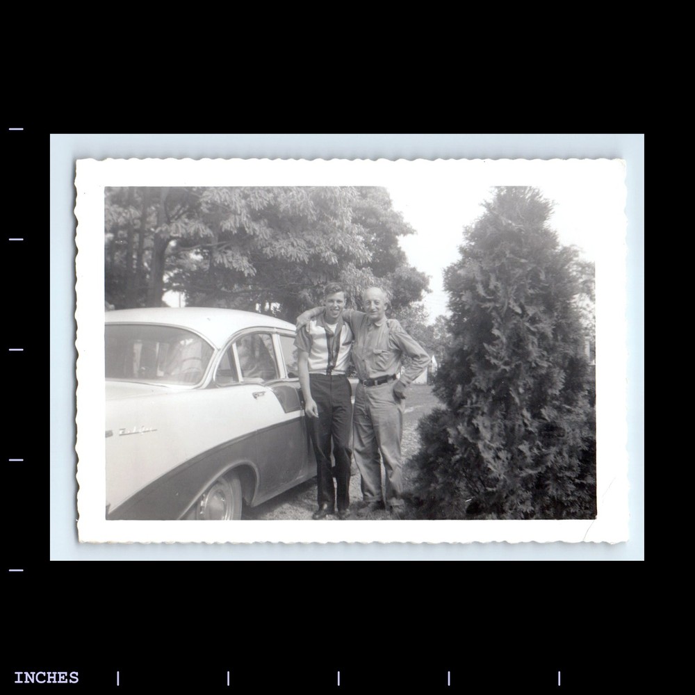 Old Vintage Photo AFFECTIONATE 2 MEN CLASSIC CAR CHEVROLET CHEVY BEL AIR 1950S