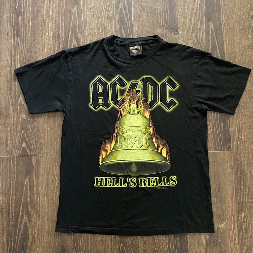 Vintage ac/dc hells and bells 2001 tee  Size; L black