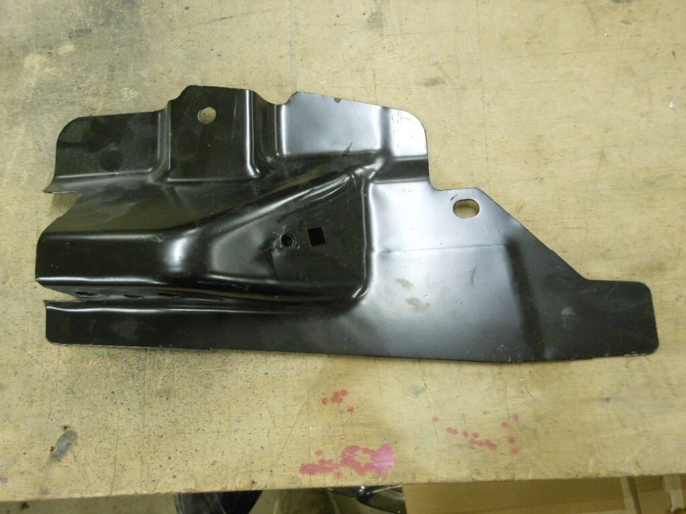 GMC Acadia Saturn Outlook driver side fender rail extension bracket left-image