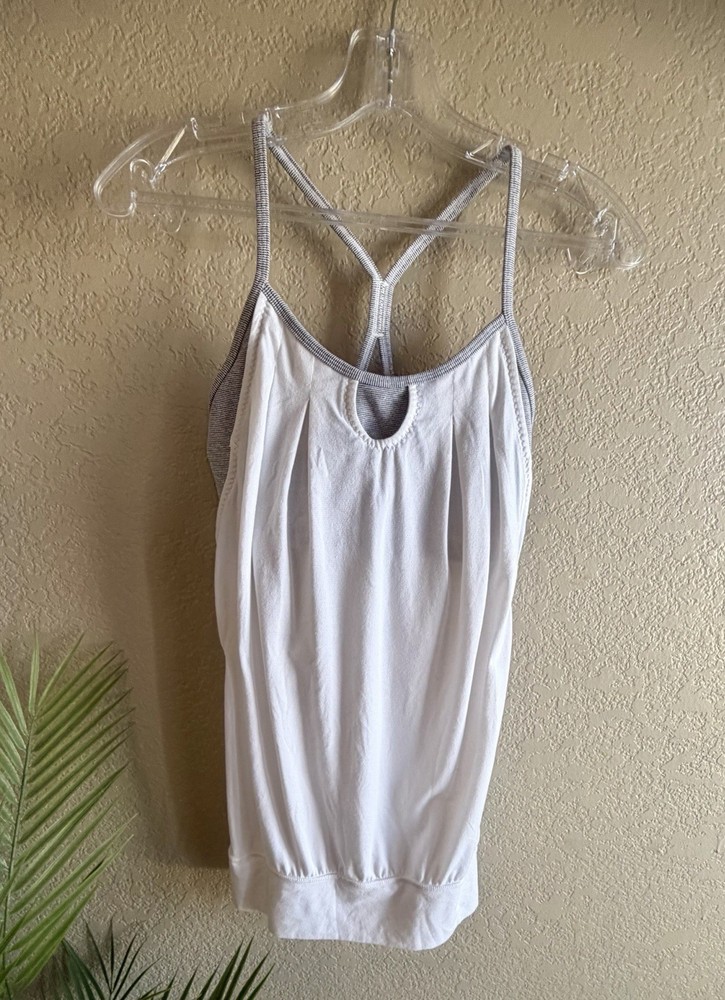 🍋Lululemon White Tank Top With       Built-In Sports Bra Size 4