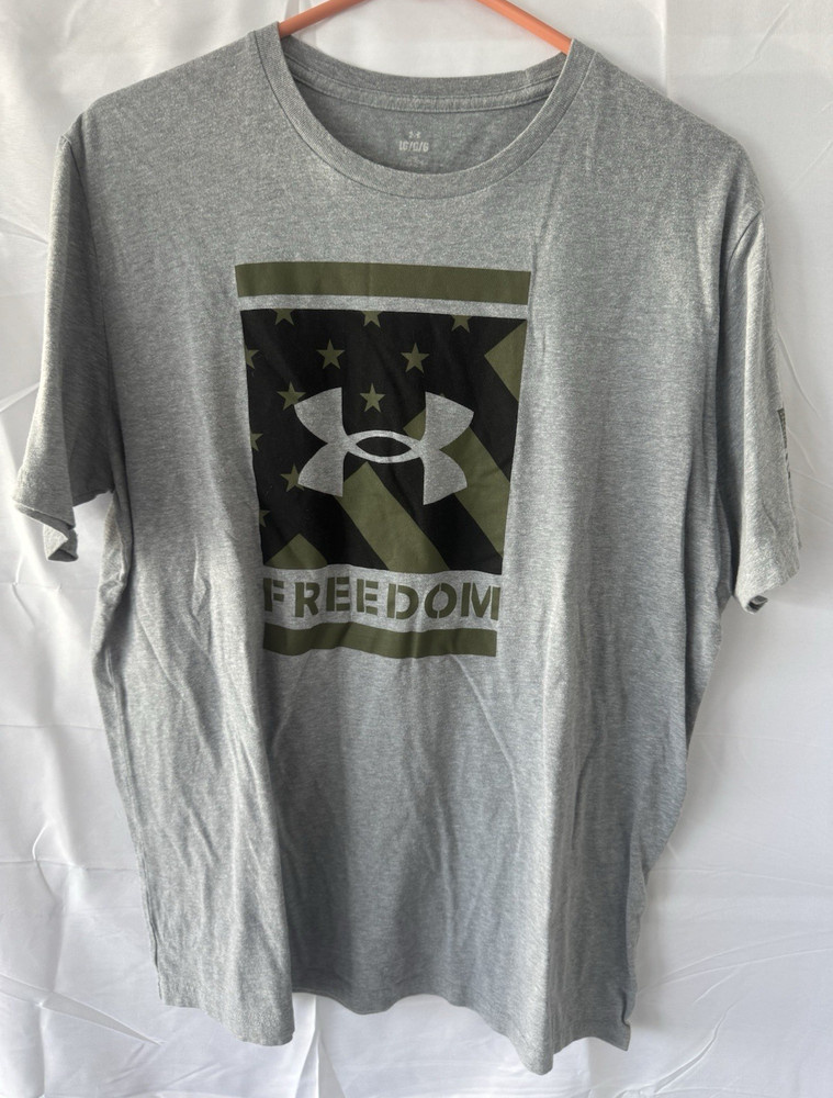 Under Armour Men’s Gray Freedom Flag Graphic Crew Neck Short Sleeve Tee LG/G