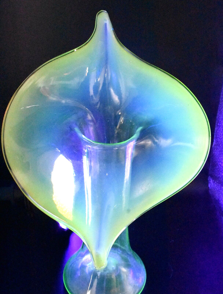 Antique Uranium Or Vaseline Jack In The Pulpit Opalescent Art Nouveau Glass Vase