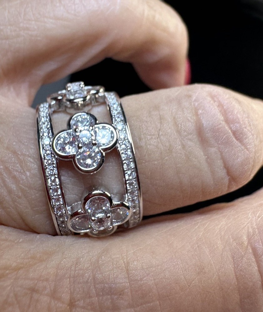 925 STERLING SILVER RING Band With Cubic Zirconia 4 Leaf Flower. SIZE Is 6”