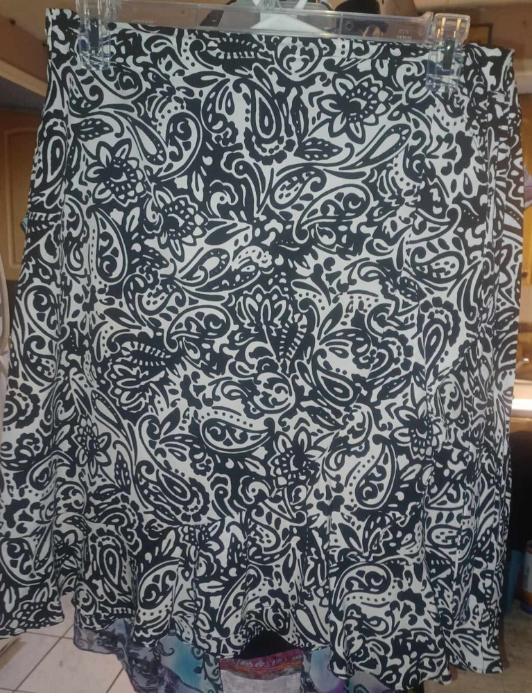 Women's, Soho wrap skirt black and white paisley print size L