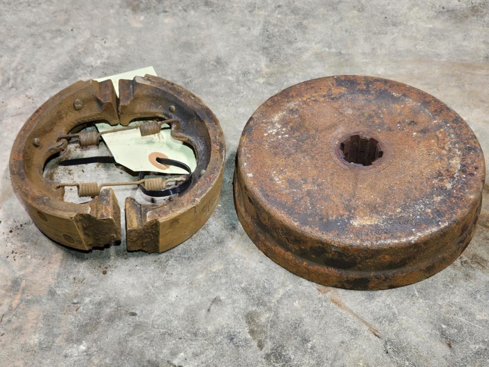 Kubota L1500 DT 4X4 Tractor Right Brake Assembly And Springs