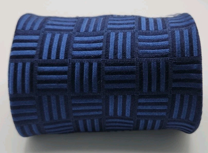EUC Ermenegildo Zegna Men's Blue Tie Geometric 100% Silk Made Italy 57