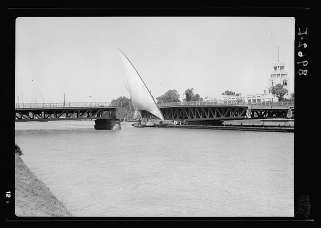 Photo:scenes. The River Egypt. open through pasing Craft Nile. bridge