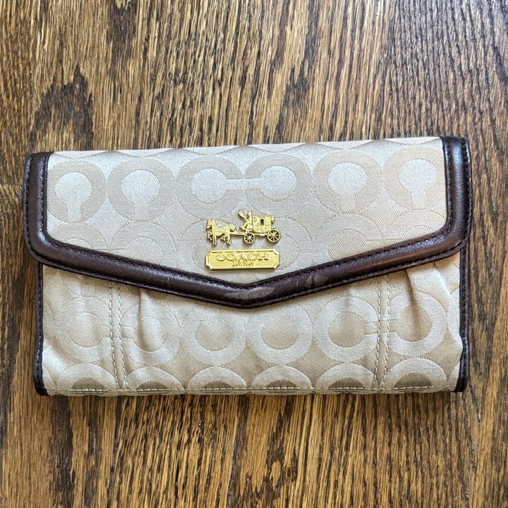 Coach New York Jacquard Patent Leather Trim Khaki Logo Tri Fold Checkbook Wallet