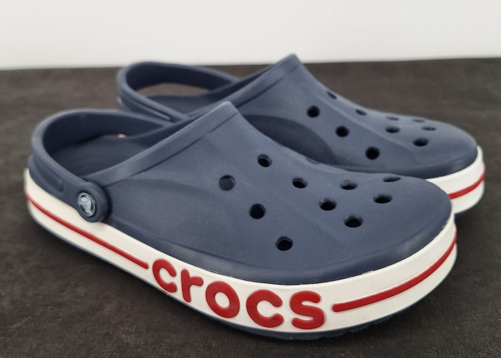 Crocs  Men's Size Men 10 Women 12 Unisex- Bayaband Clogs, Slip On Water-Friendly