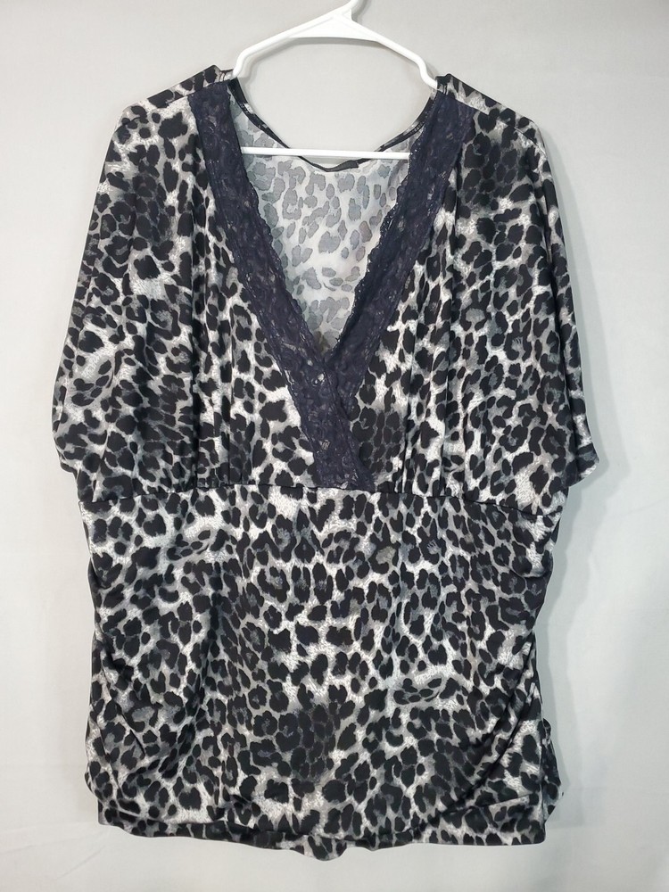 MAURICES Blouse Women's Size 3/3X Short Sleeve V-Neck Leopard Print Ruched Side