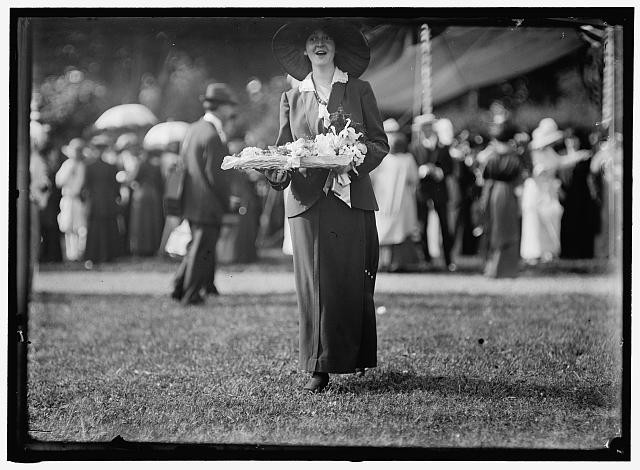 Friendship Charity Fete,Gladys Hinckley,United States,1913,Harris & Ewing