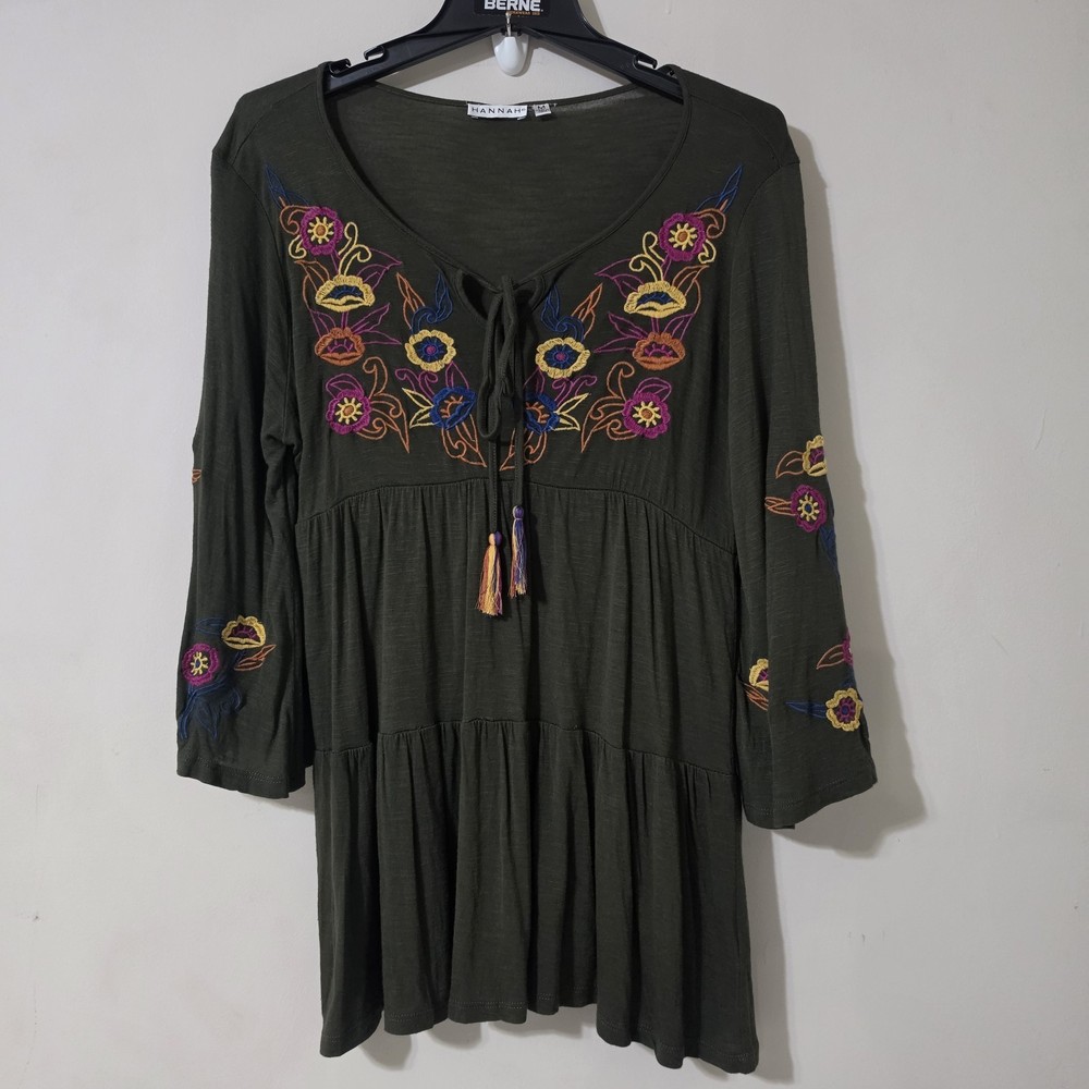 Hannah Women's Sz  M Peasant Boho Tiered Top Floral Embroidered Tassel Neckline