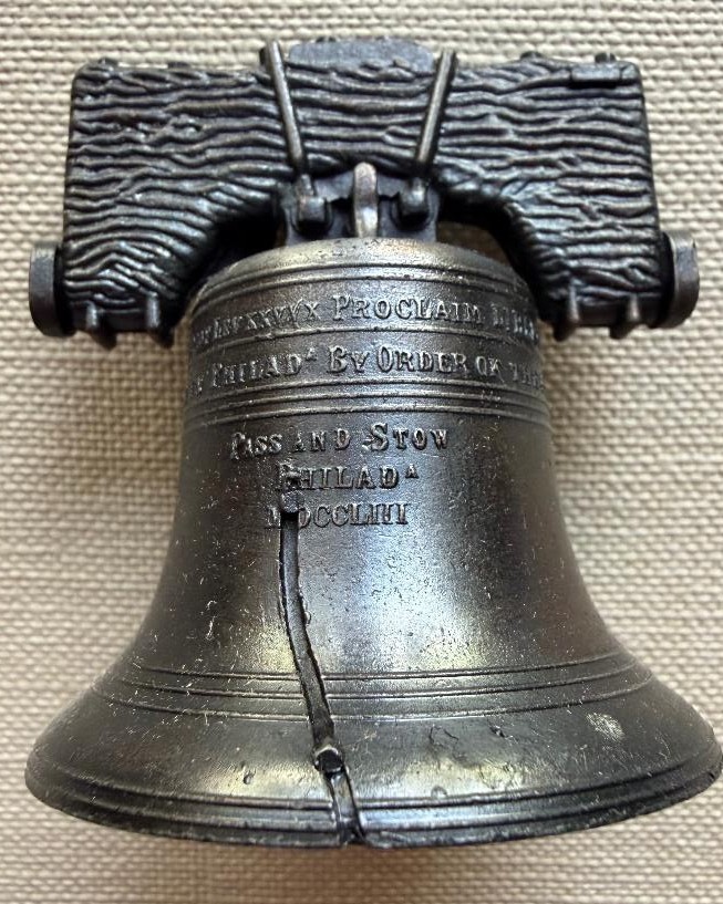 Vintage #610 Brass Souvenir Replica Miniature Liberty Bell Philadelphia in box