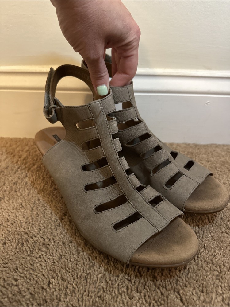 Clarks Valarie Shelley Womens Green Heel Sandals Size 9.5M