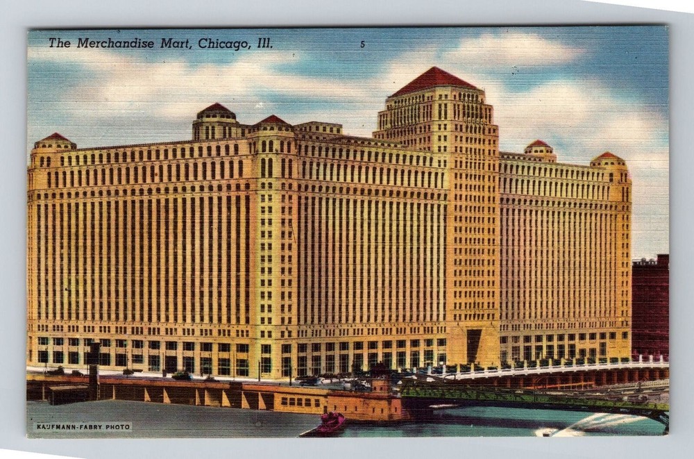 Chicago IL-Illinois, The Merchandise Mart, Exterior, Vintage Postcard