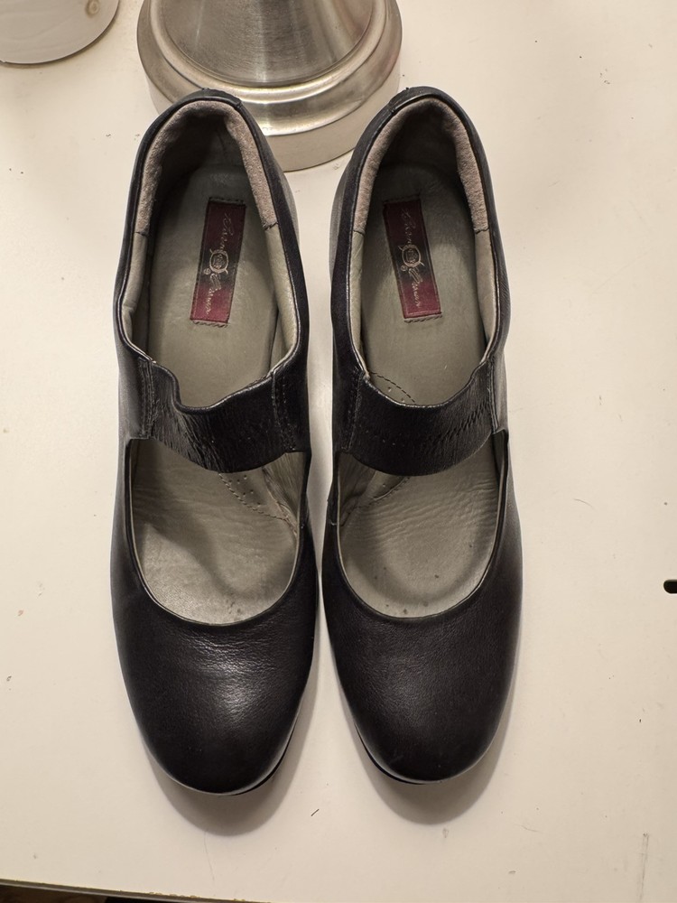 Born Crown Black Leather Jane Women’s Chunky Heel Size W7.5/EU38.5 (Never Worn)