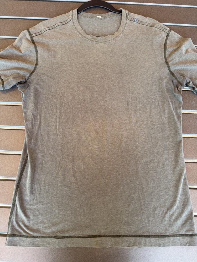 Lululemon Shirt Mens Large L Gray Crew Neck Short Sleeve Tee Casual Men