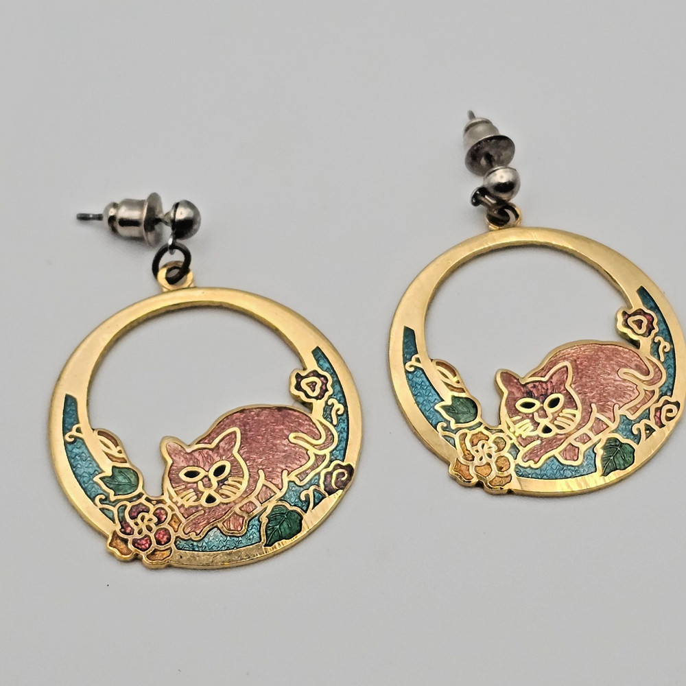 VTG Cloisonné Cat Dangle Earrings Gold Tone Enamel Hoop Floral Kitty Pair Round