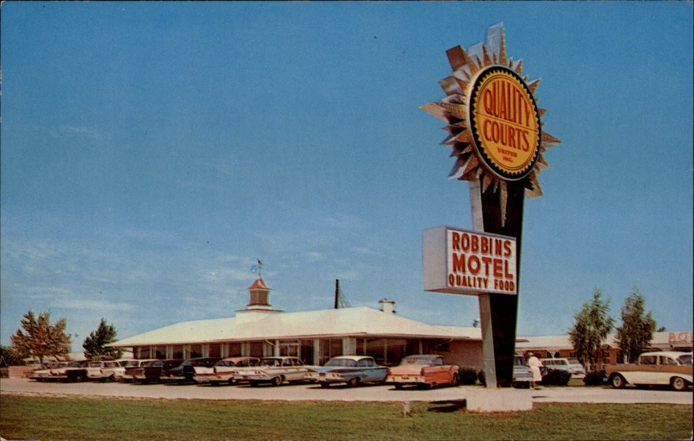 Vandalia Illinois Quality Courts Motel 1950-60s cars ~ unused postcard sku189