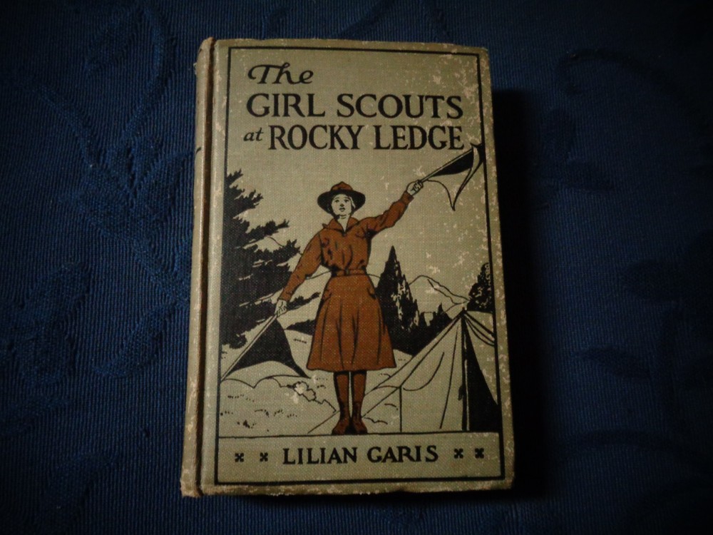 THE GIRL SCOUTS AT ROCKY LEDGE - Lilian Garis - hc