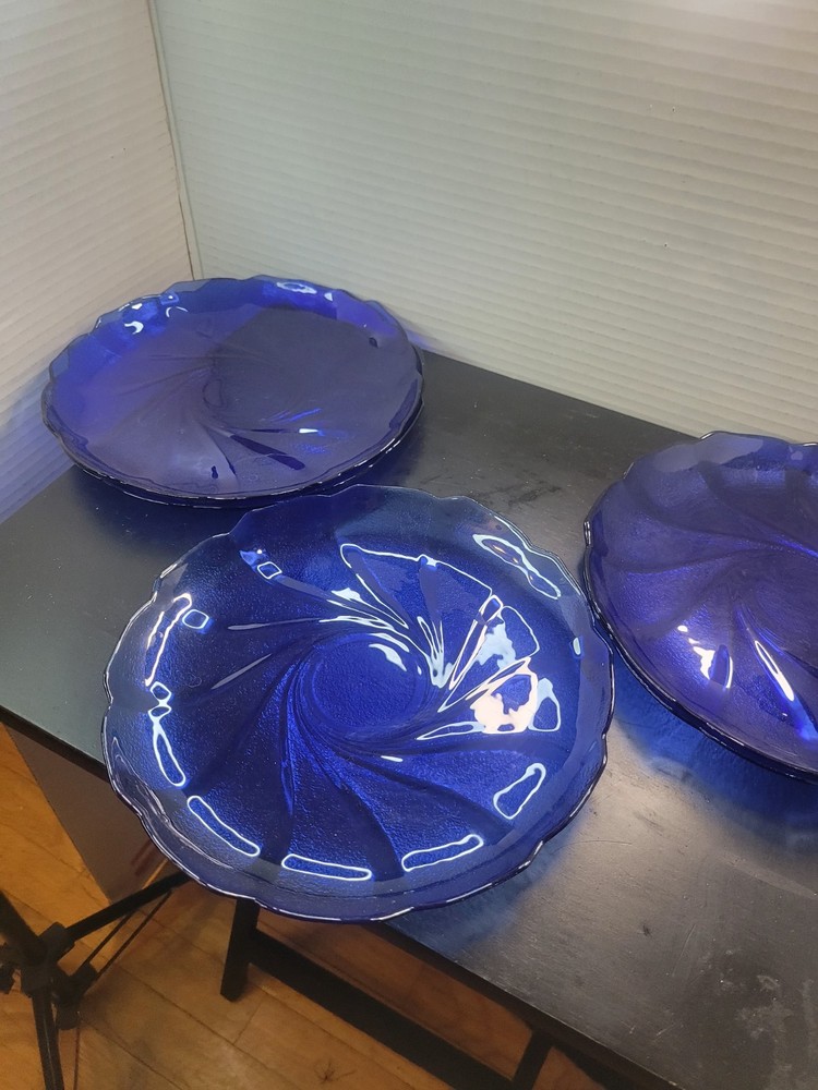 Set of  5 Vintage Arcoroc France Cobalt Blue Glass Scalloped Swirl Pattern Plate