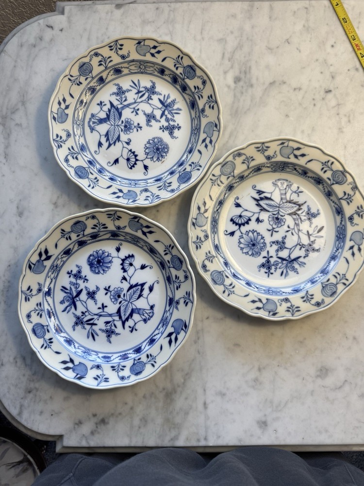 Meissen Blue Onion Dessert Plates Set of 3 Zwiebelmuster Porcelain Germany