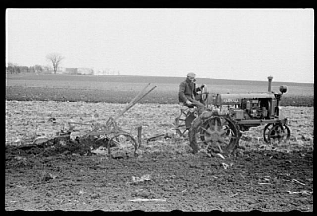 Photo:Grundy County Iowa 1940 Farm Tractor Plowing John Vachon FSA