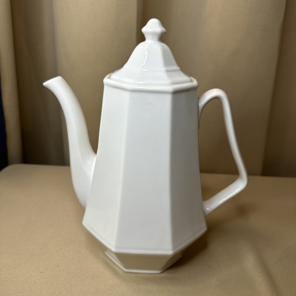 Vintage Homer Laughlin Colonial White Dover Ironstone 6 Cup Coffee Pot w/ Lid