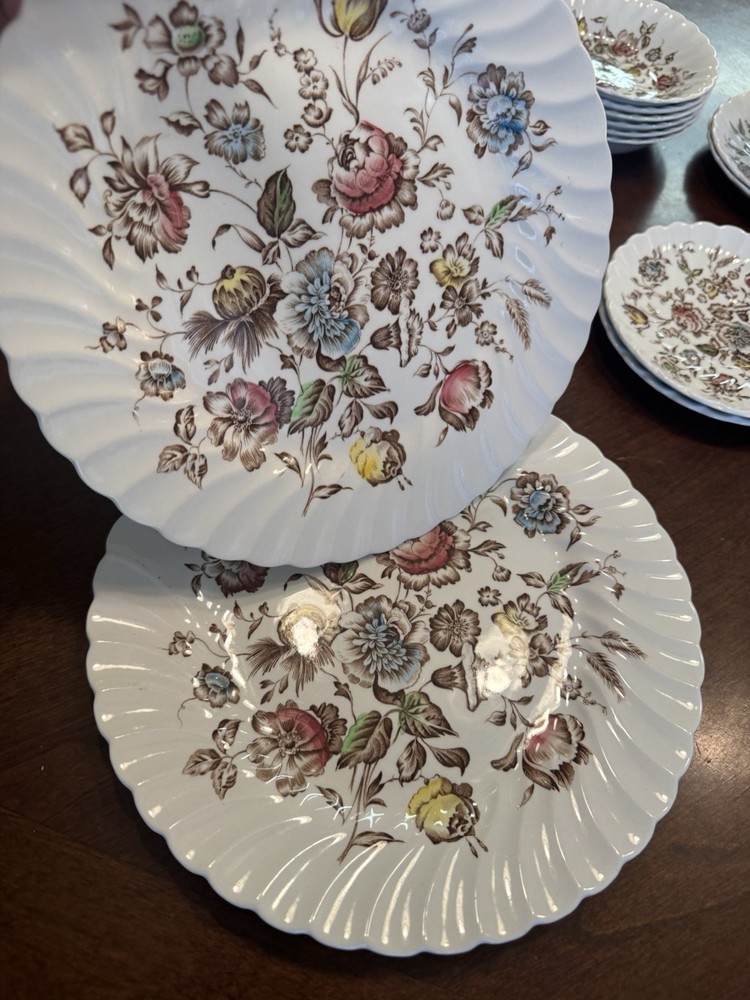Set of 2 Staffordshire Bouquet Johnson Brothers Dinner Plates England 9 7/8