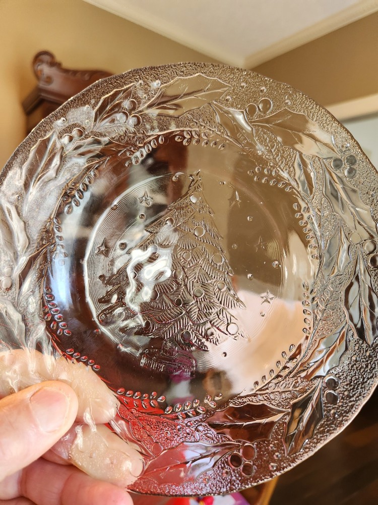 Set of 6 Vintage Arcoroc Holly Tree Embossed Glass Christmas Salad/Desert Plates