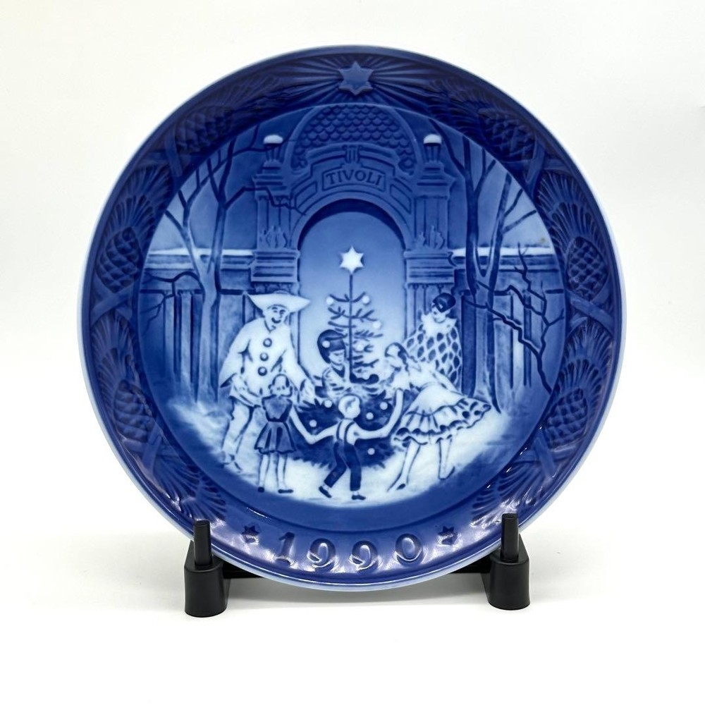 Royal Copenhagen Christmas Scene Ear Plate 1990 Porcelain 18cm Collectible