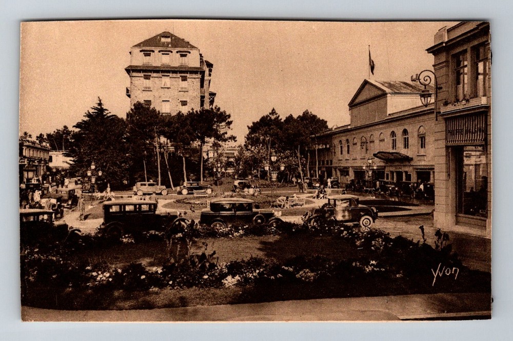 France- La Baule Town Center View Seaside Resort Souvenir Old Vintage Postcard
